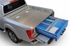 05_Suelo en aluminio damero y cajonera extraíble en pick up